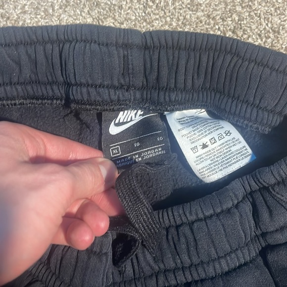 Nike youth XL Sweatpants - Picture 2 of 2